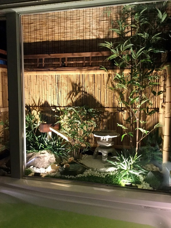 お風呂から見える日本庭園